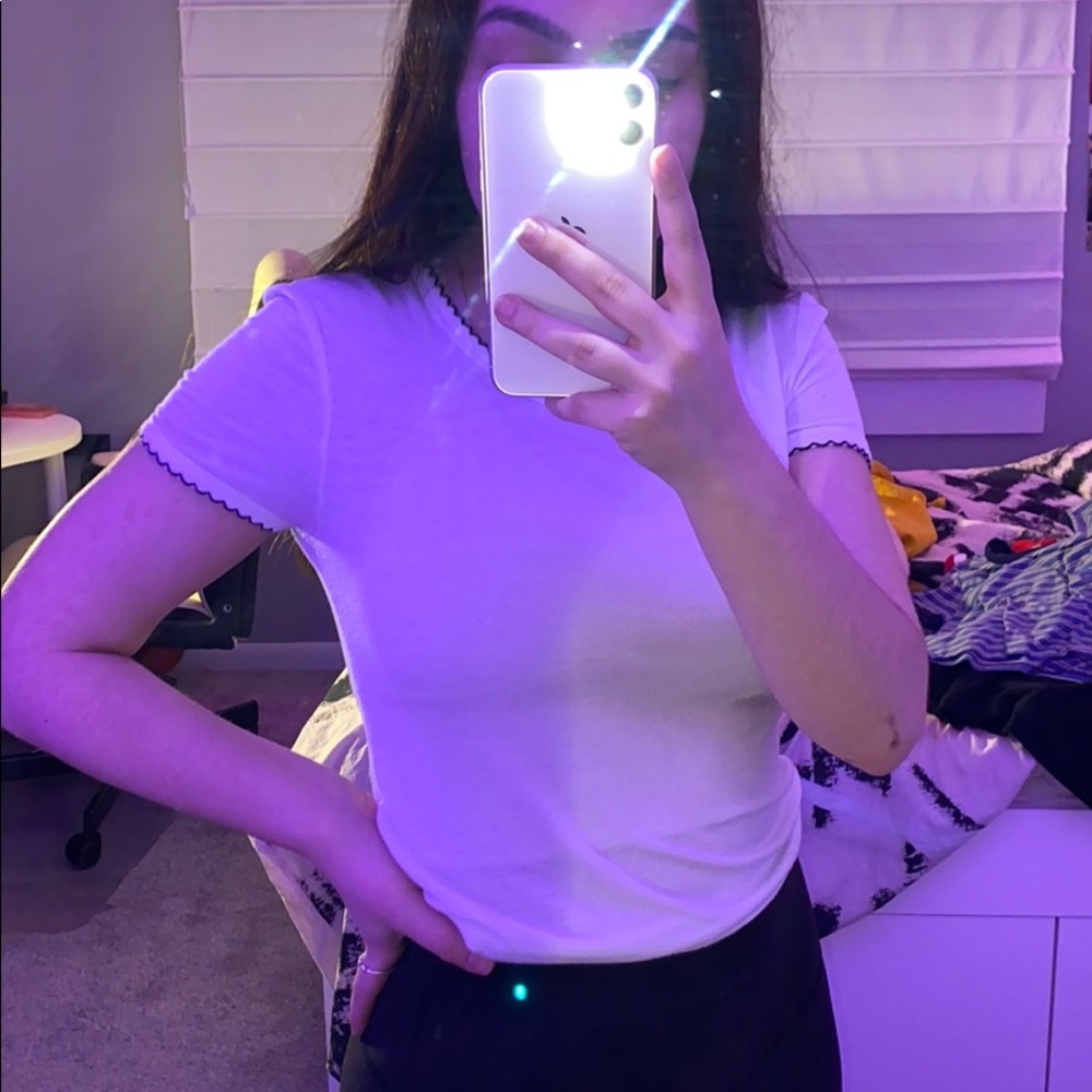 white tee black trim size xs (garage)